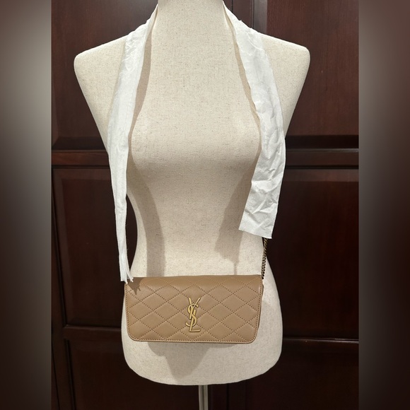 💥💥💥SOLD💥💥💥Yves Saint Laurent Beige Quilted Clutch with Gold Chain - Picture 7 of 15